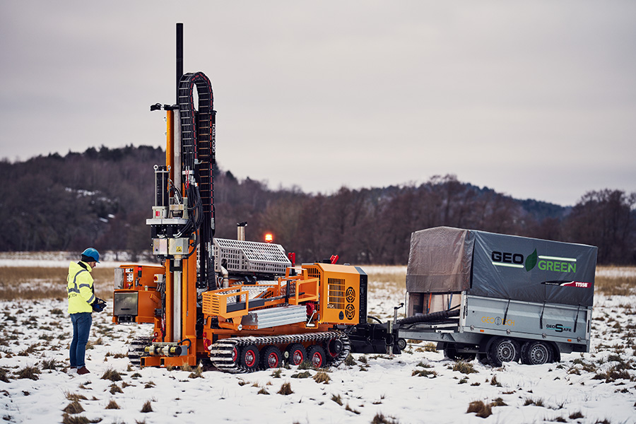 Geotech Worker Machine